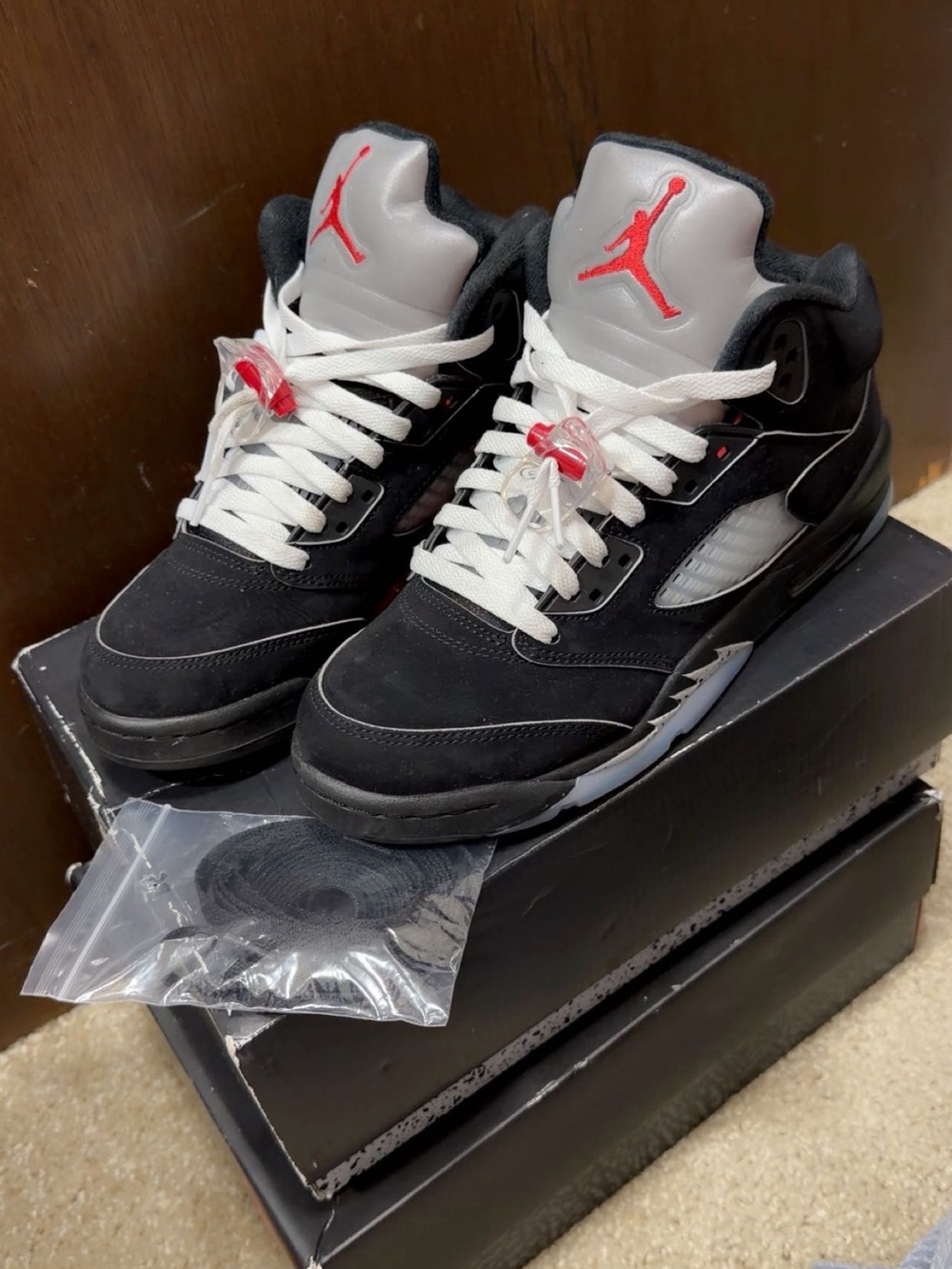 Jordan Men’s Black/Grey/Red Retro Sneakers